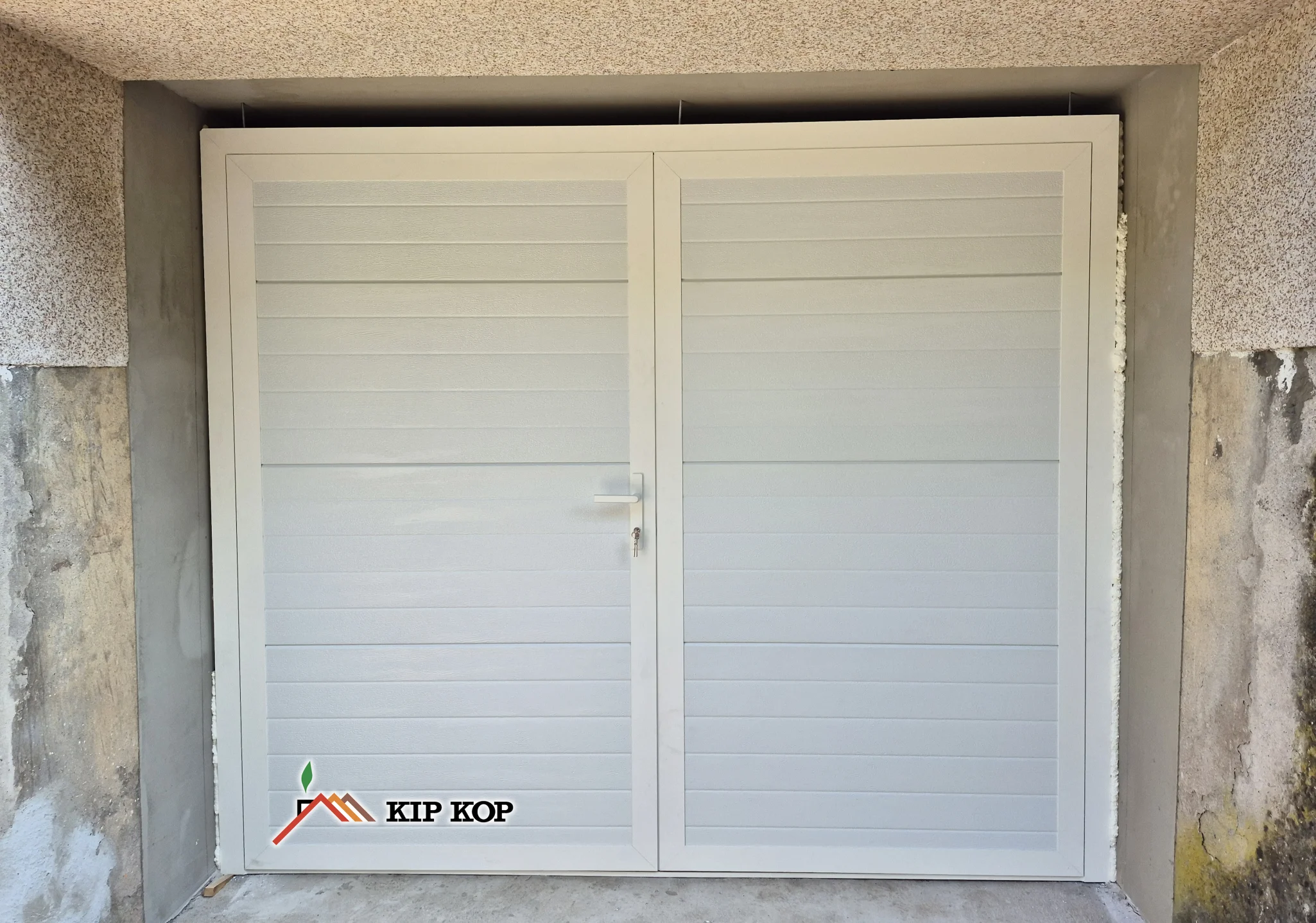 dvokrilna garažna vrata